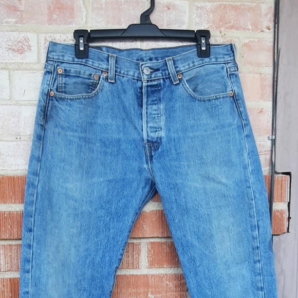 Levis - Picture 2 of 7